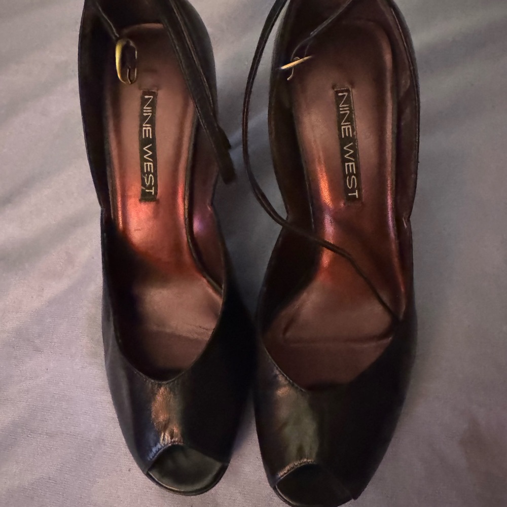 Nine West Women's Genuine Leather Heels Size 7.5 Black Peep Toe